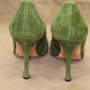 beautiful pair of Manolo Blahnik Pumps